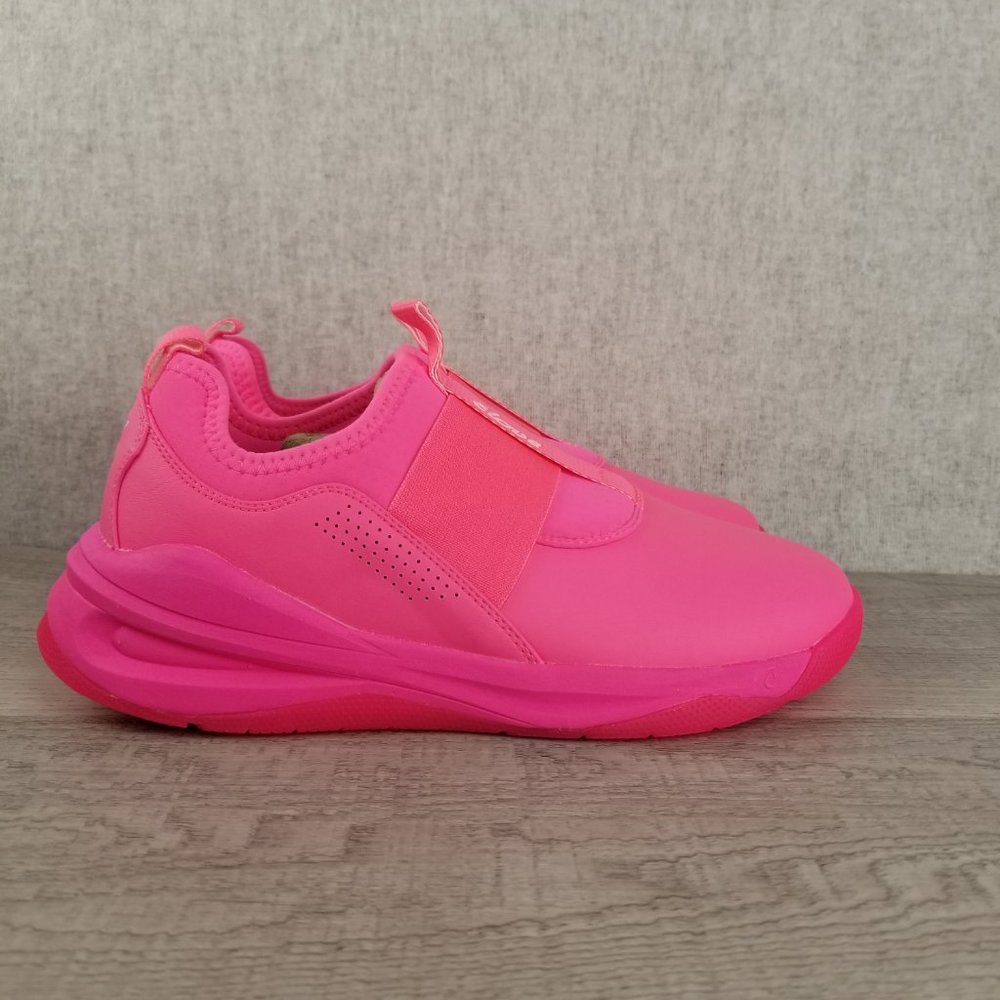 Clove Classic Solo Nursing Shoes Hot Pink Size 8